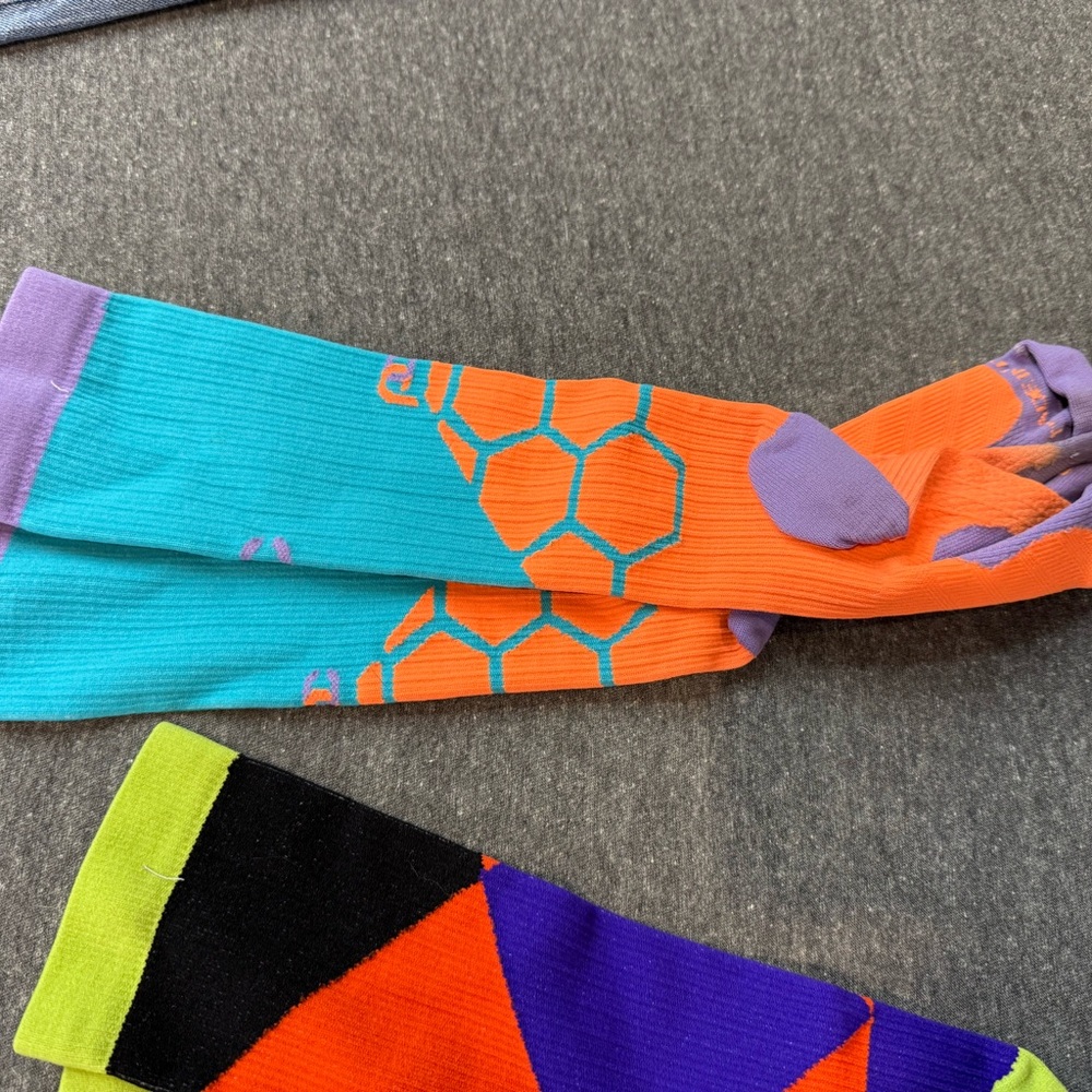 6 pair Vibrant Striped Blue and Red Women's Socks - Picture 4 of 9